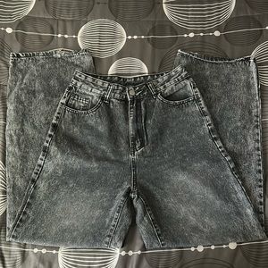 gray baggy jeans
